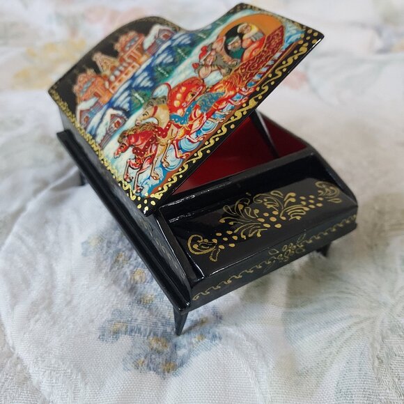 Ukrainian Hand-Painted Wooden Grand Piano Trinket Box - Picture 1 of 9